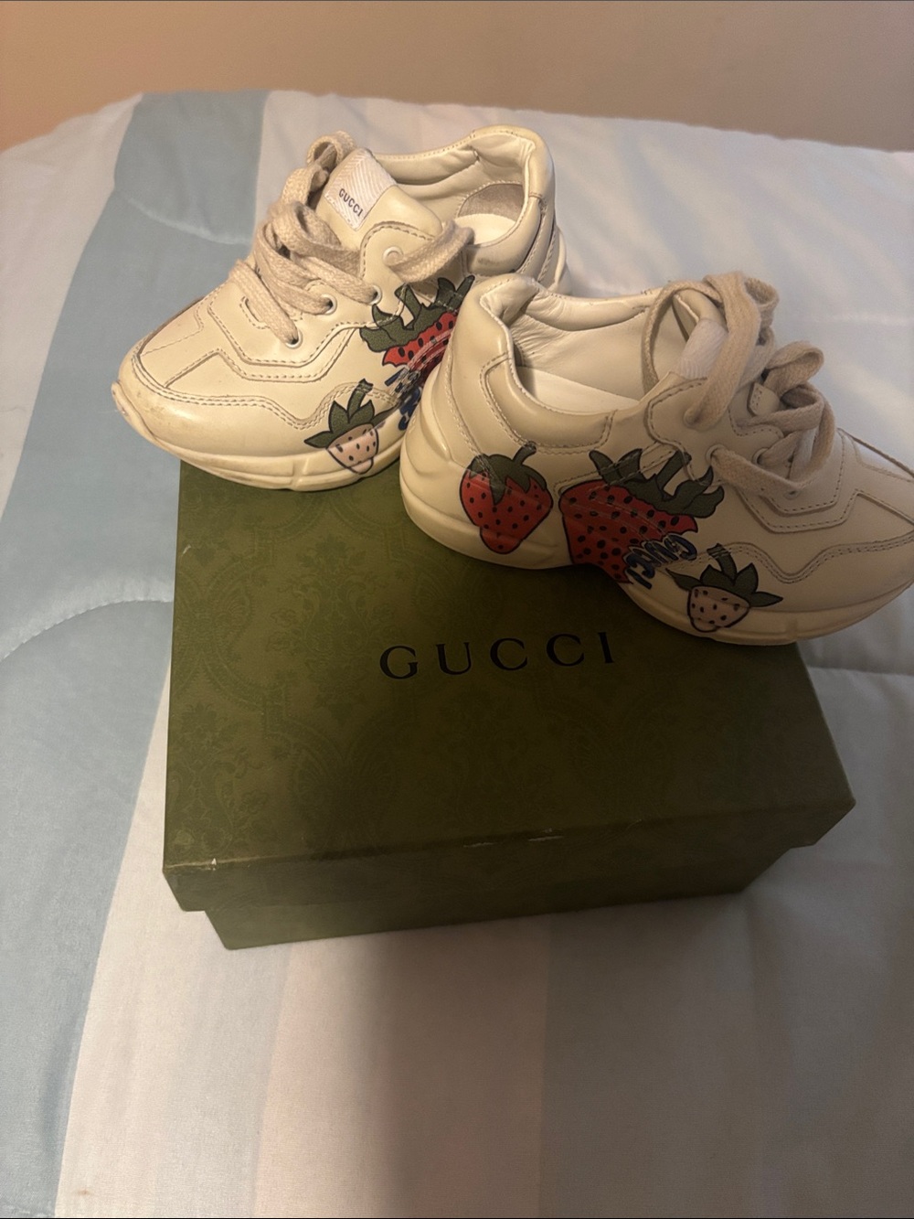Gucci Kids Cream Leather Sneakers with Red Strawberry Motif